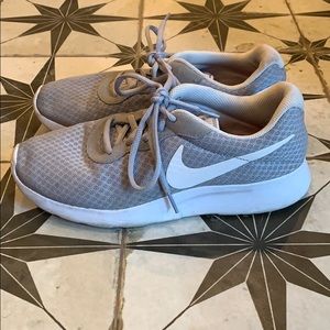 Women’s Nike Tennis Shoes